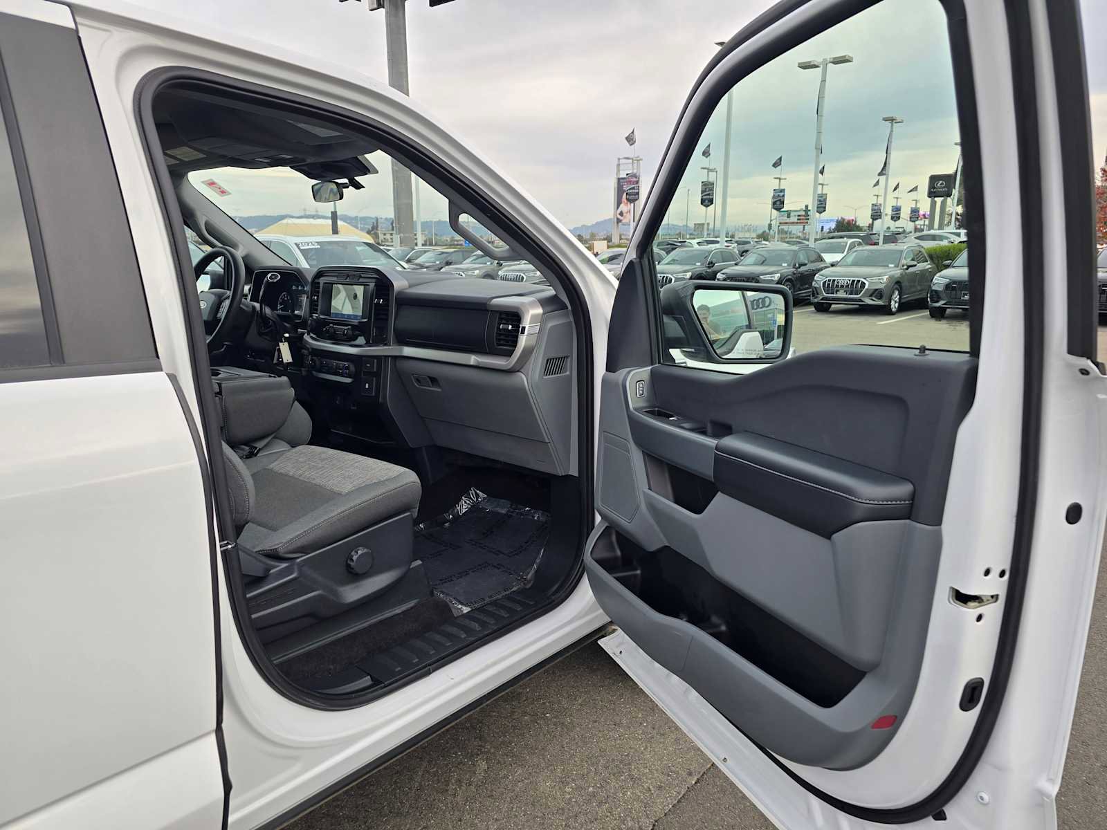 Used 2022 Ford F150 XLT w/ Trailer Tow Package image 12