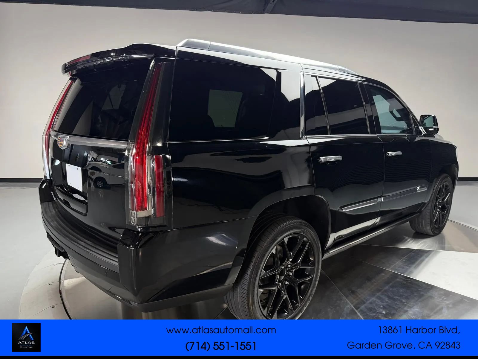 Used 2016 Cadillac Escalade Premium AWD/4WD image 2