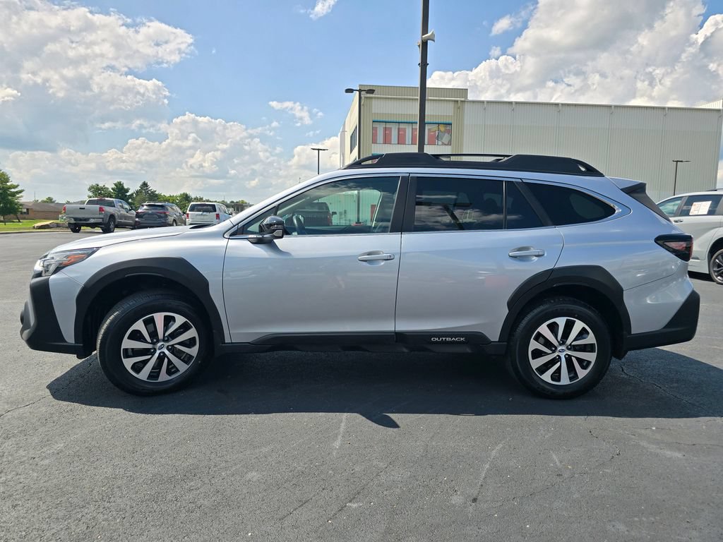 Used 2023 Subaru Outback Premium AWD/4WD image 5