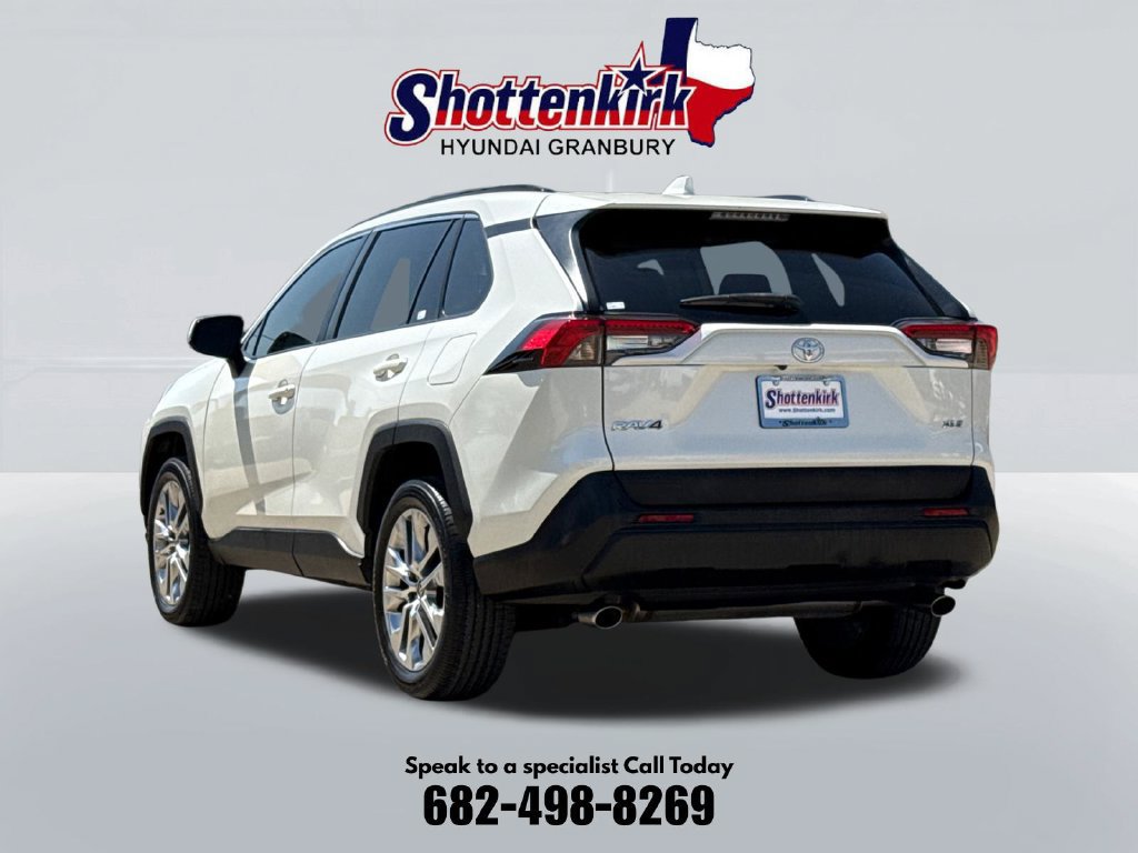 Used 2021 Toyota RAV4 XLE Premium FWD image 8