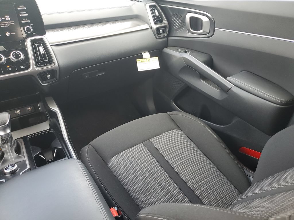 Certified 2023 Kia Sorento LX FWD image 22