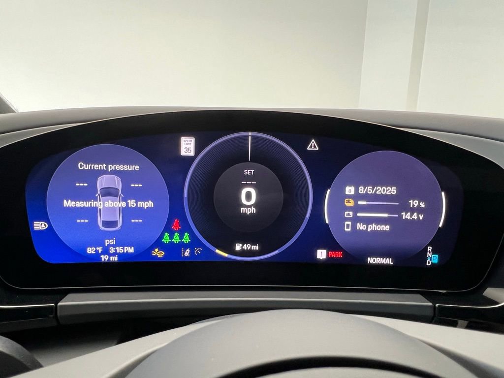 New 2025 Porsche Macan Electric image 10