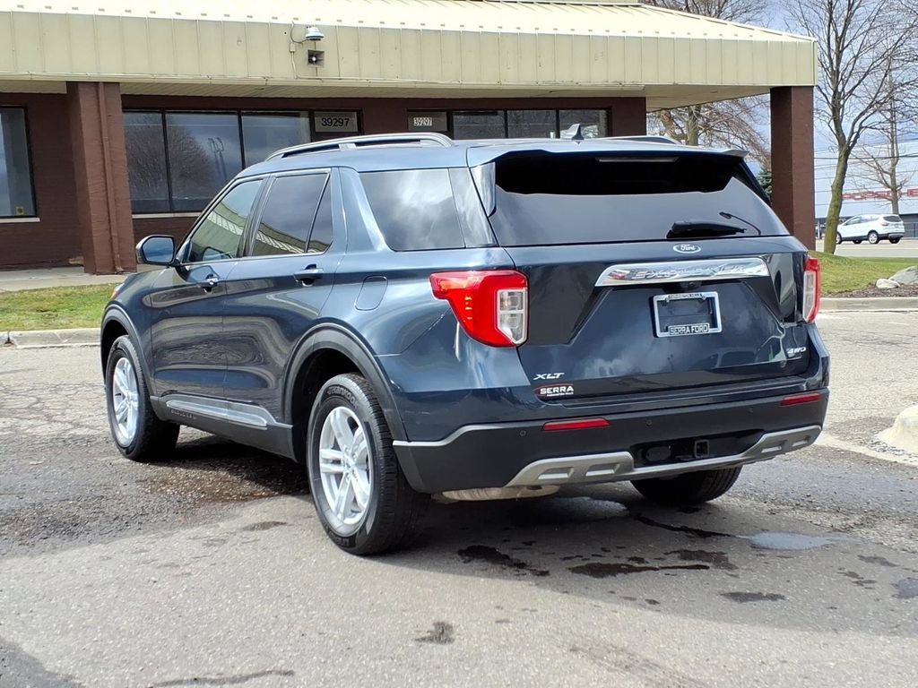Used 2024 Ford Explorer XLT w/ Equipment Group 202A image 3