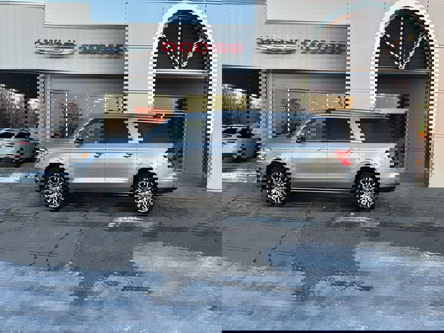 Used 2024 Ford Expedition Max Limited image 1