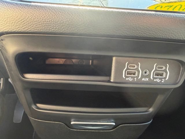 Certified 2025 Chrysler Pacifica Select FWD image 18