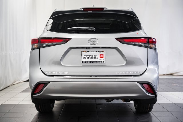 New 2025 Toyota Highlander Platinum image 5