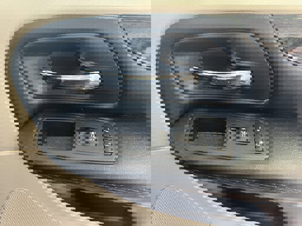 Used 2019 Dodge Grand Caravan SE w/ UConnect Hands-Free Group image 14