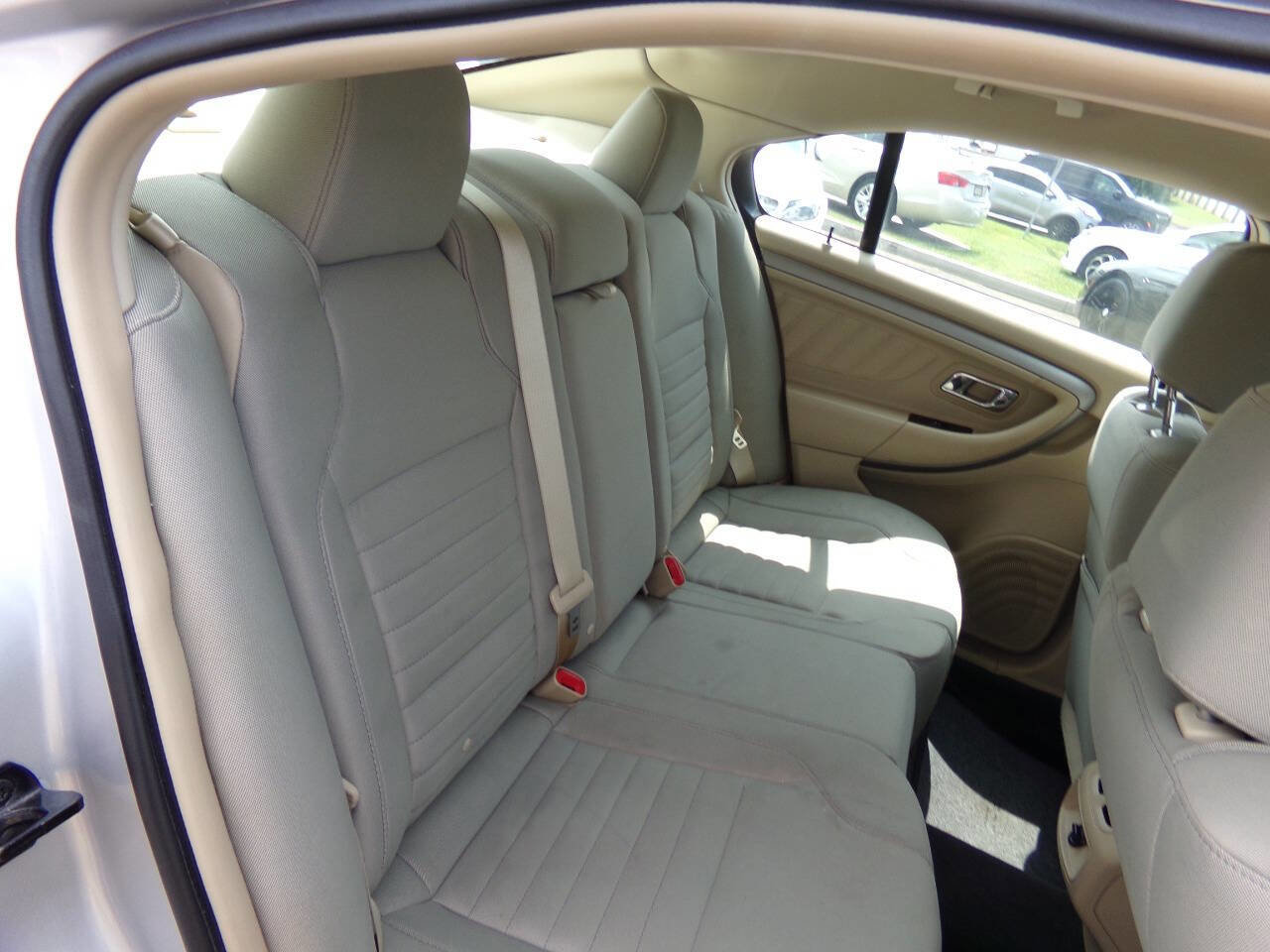 Used 2016 Ford Taurus SE image 20