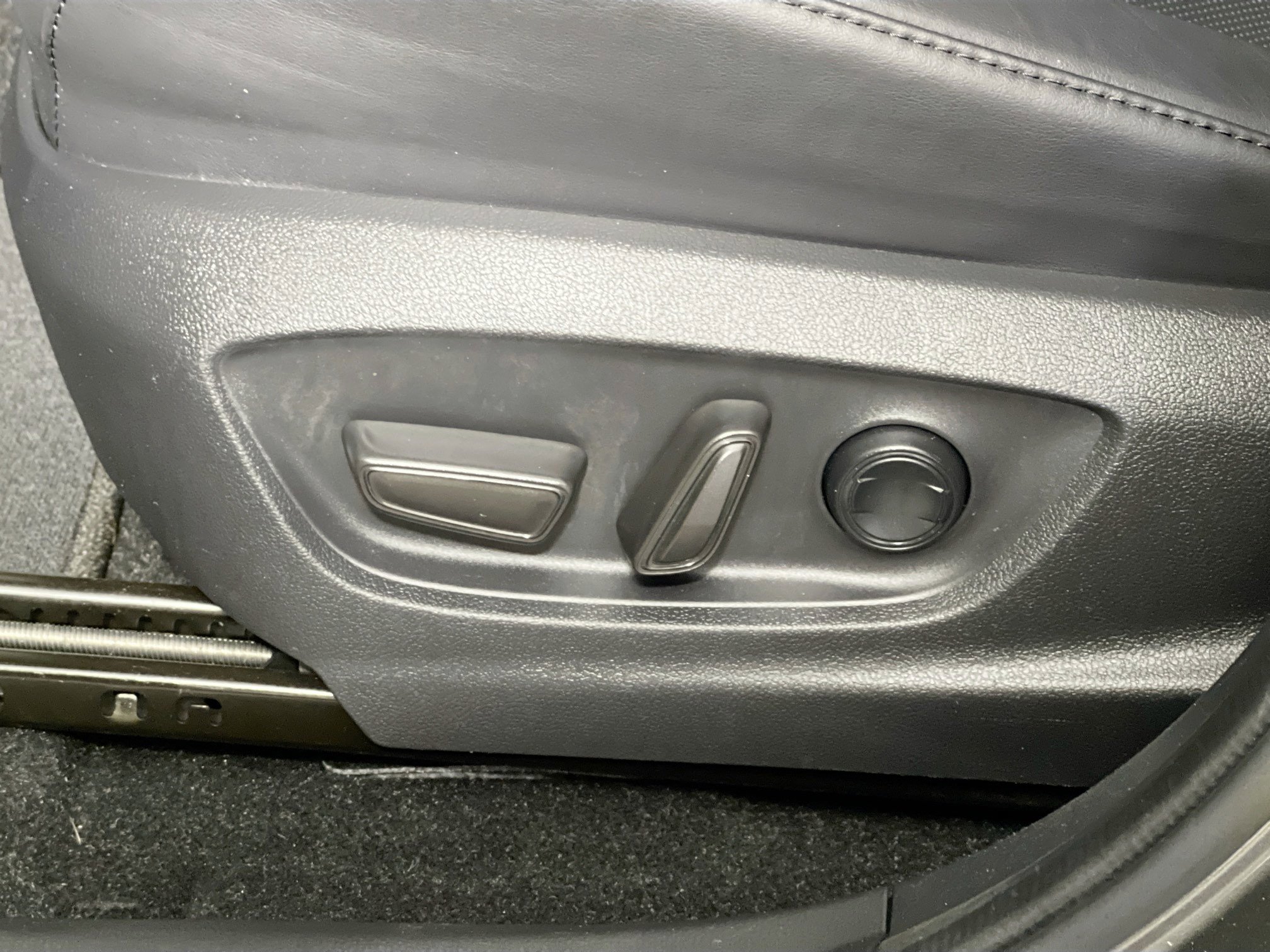 Used 2023 Toyota Crown Limited image 15