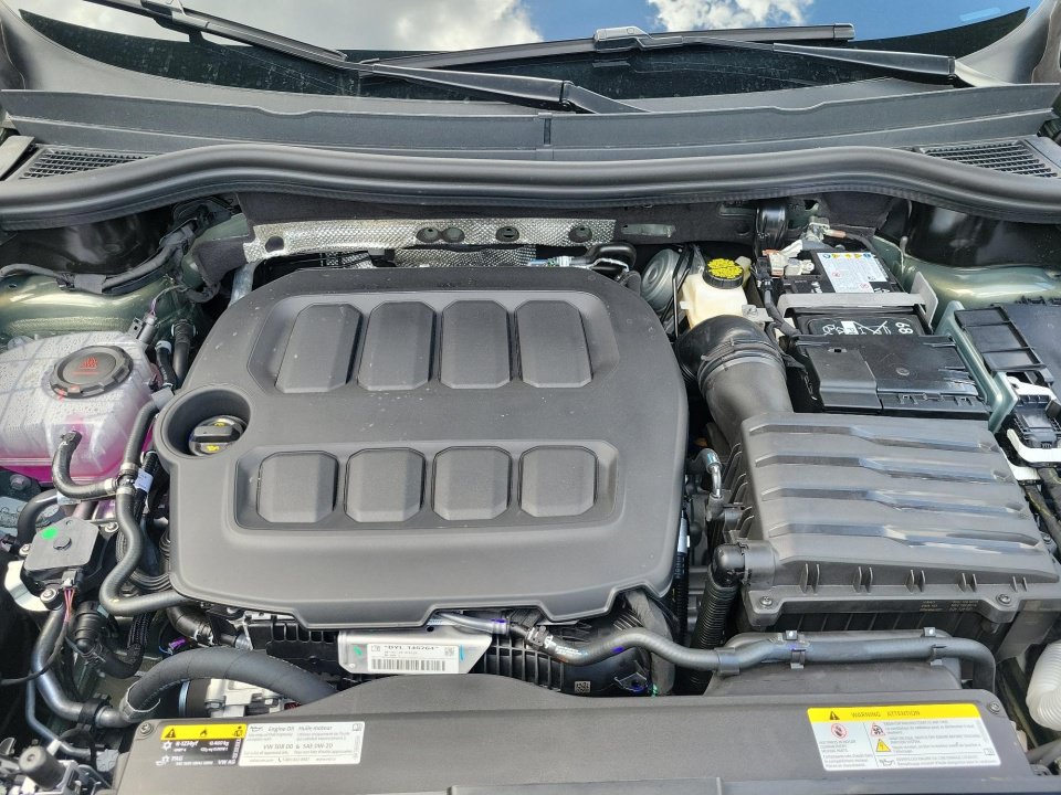 New 2026 Volkswagen Tiguan SE R-Line FWD image 16