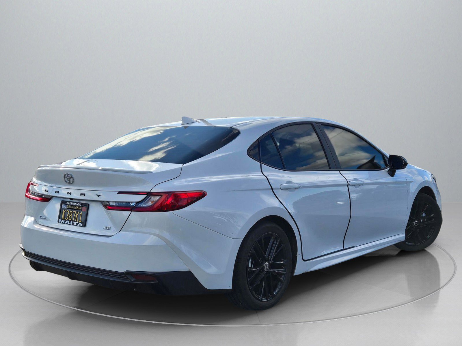 Used 2025 Toyota Camry SE image 8