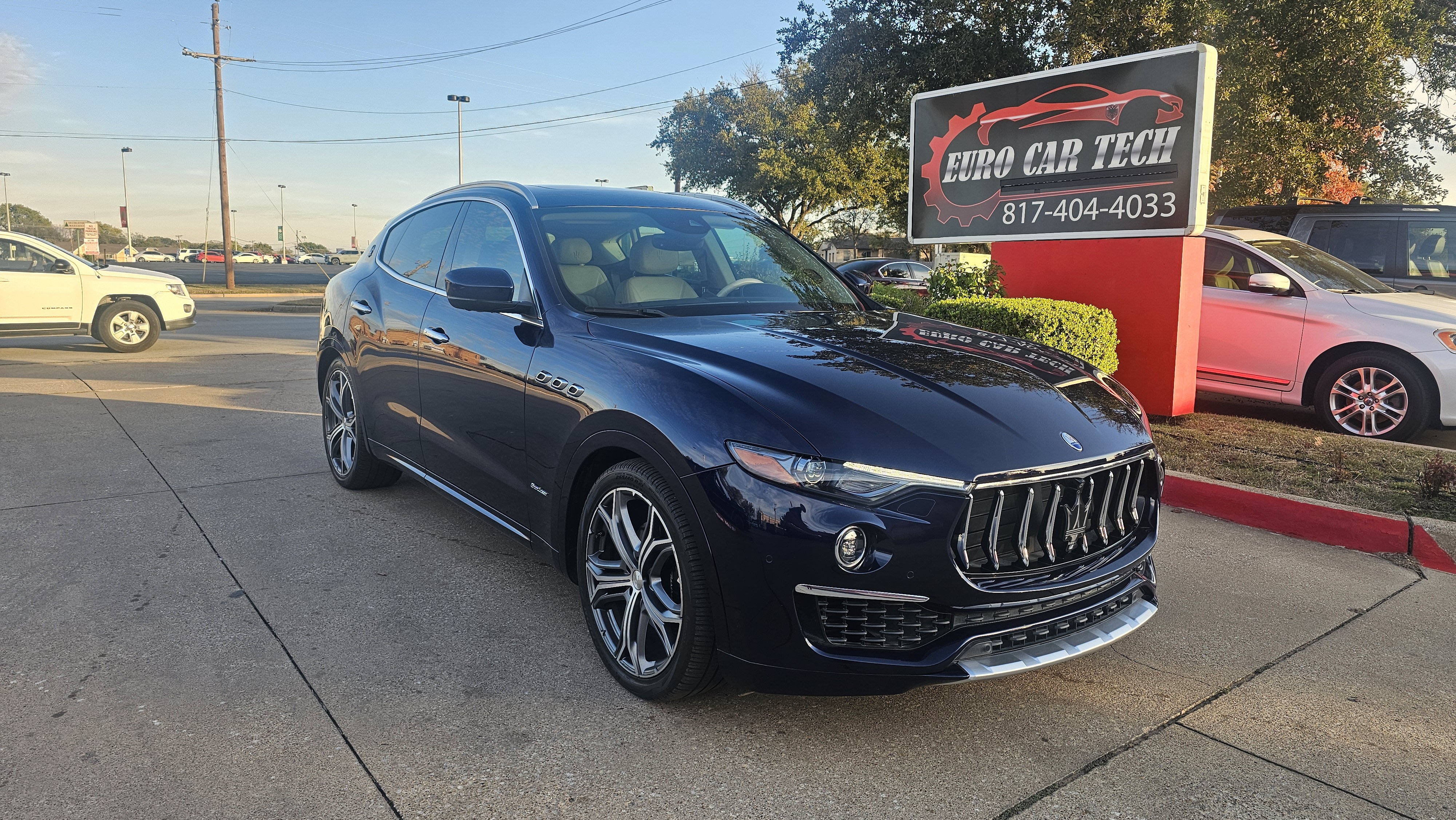 Used 2019 Maserati Levante GranLusso AWD/4WD image 6