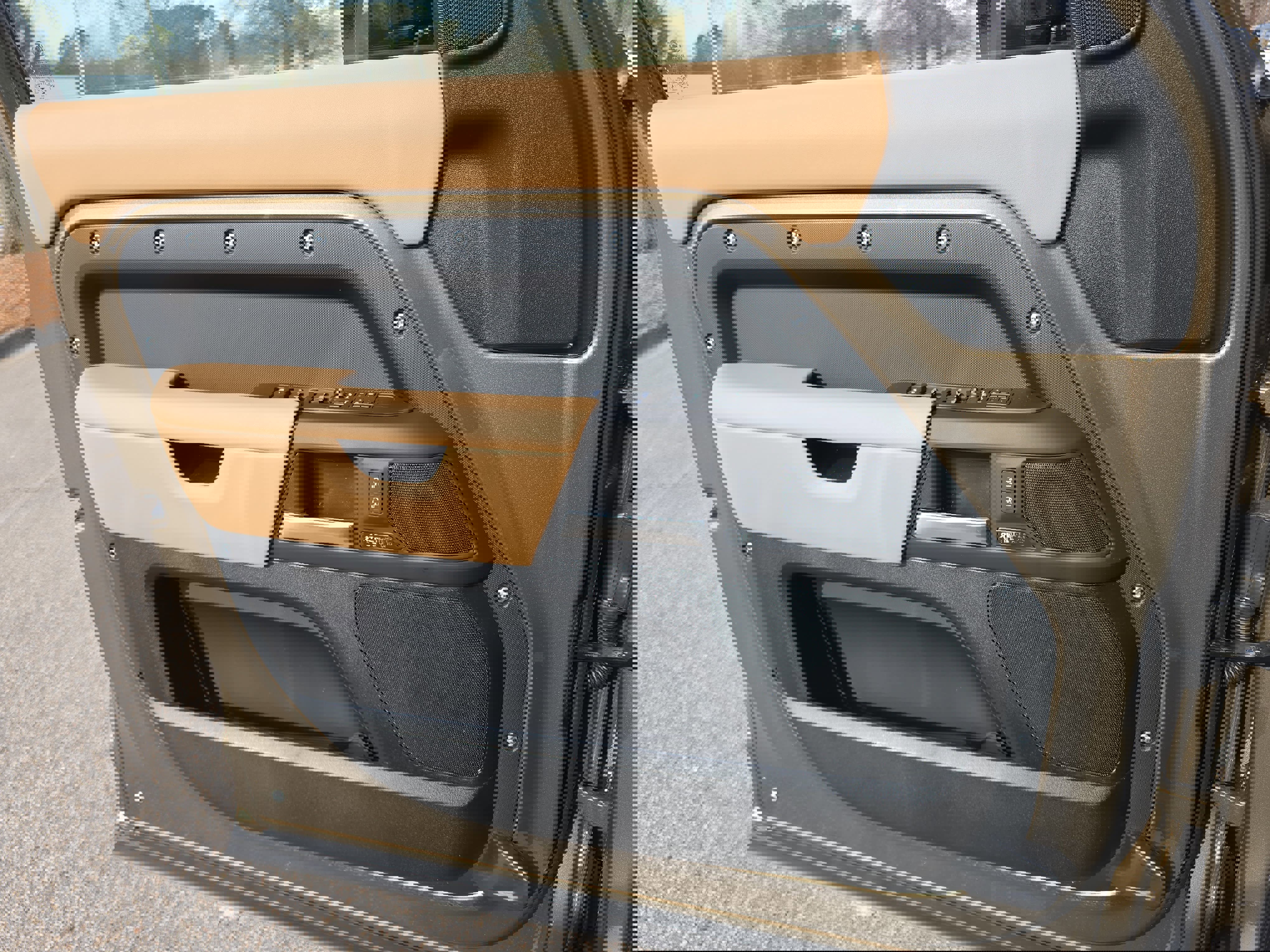 New 2026 Land Rover Defender 130 X-Dynamic SE image 27