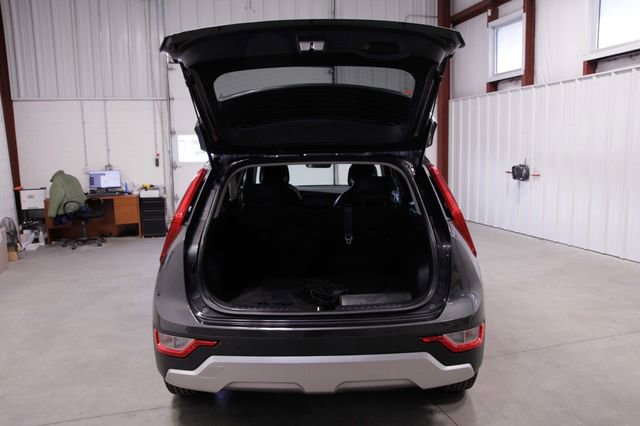 Used 2023 Kia Niro EX image 19