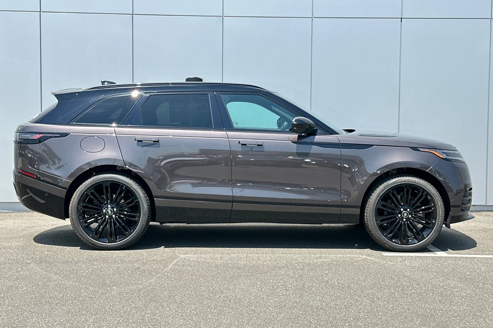 New 2026 Land Rover Range Rover Velar Dynamic SE image 6