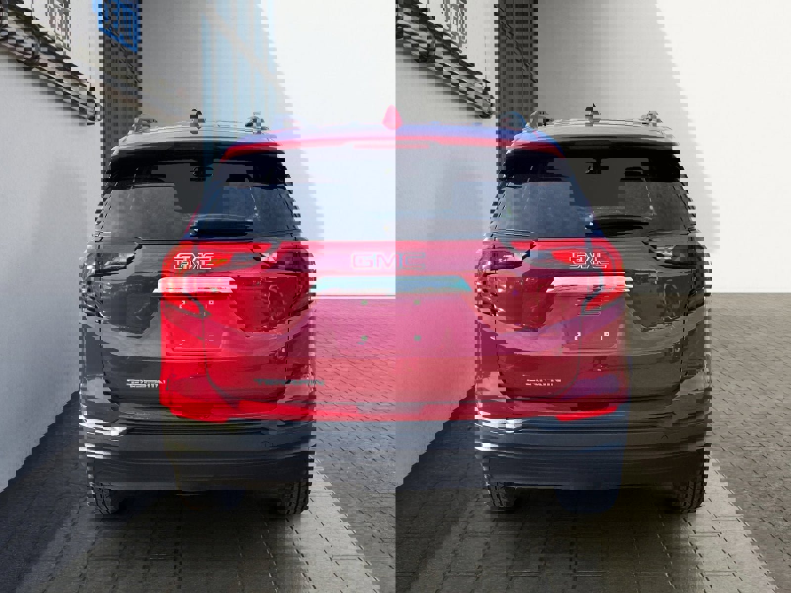 Used 2018 GMC Terrain SLE w/ Driver Convenience Package image 4