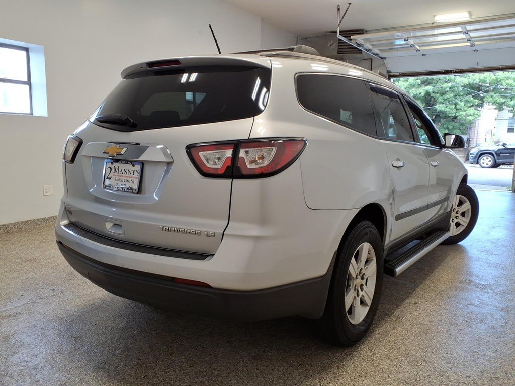 Used 2015 Chevrolet Traverse AWD LS image 4