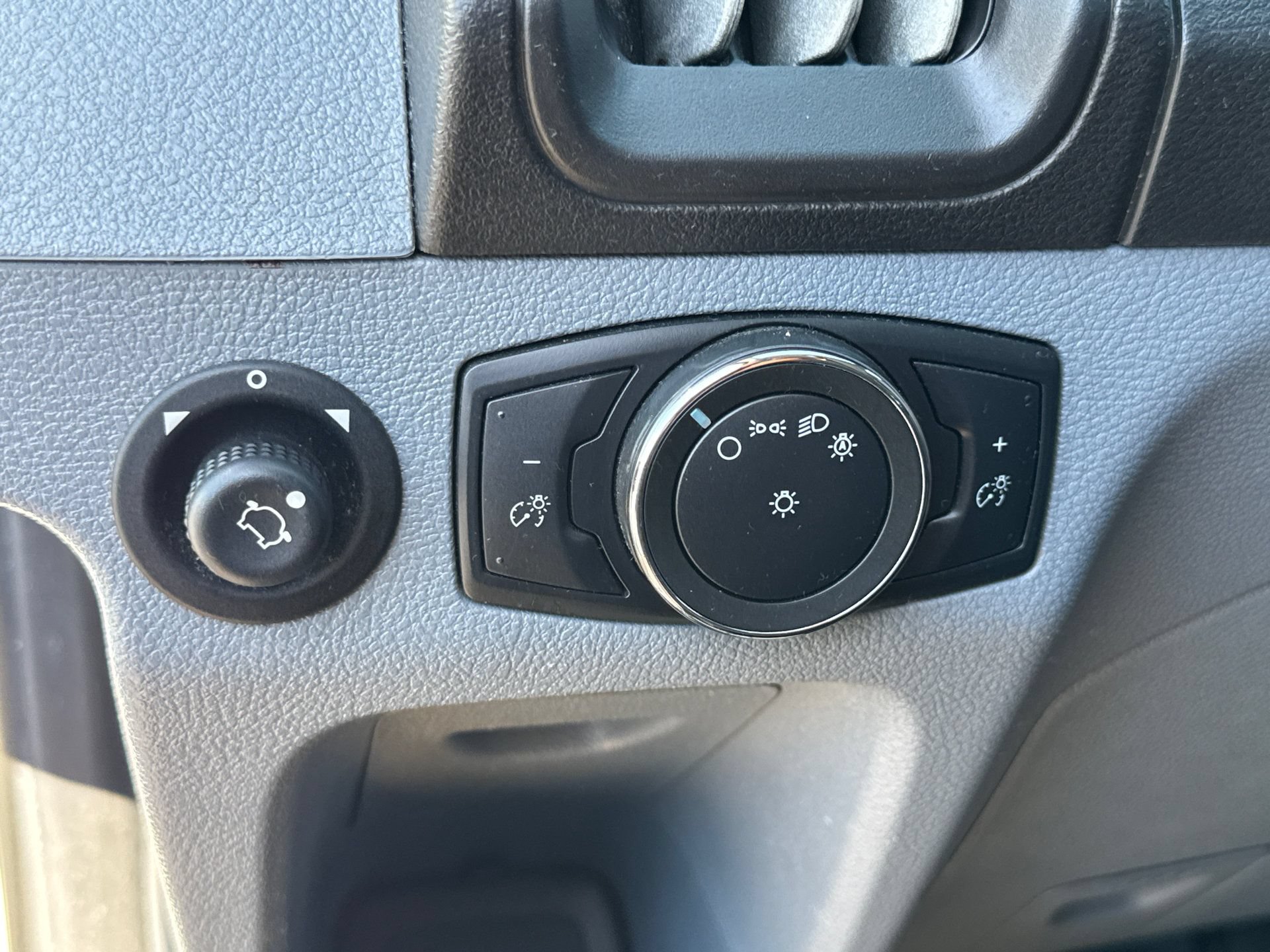 Used 2019 Ford Transit 350 XLT RWD image 21