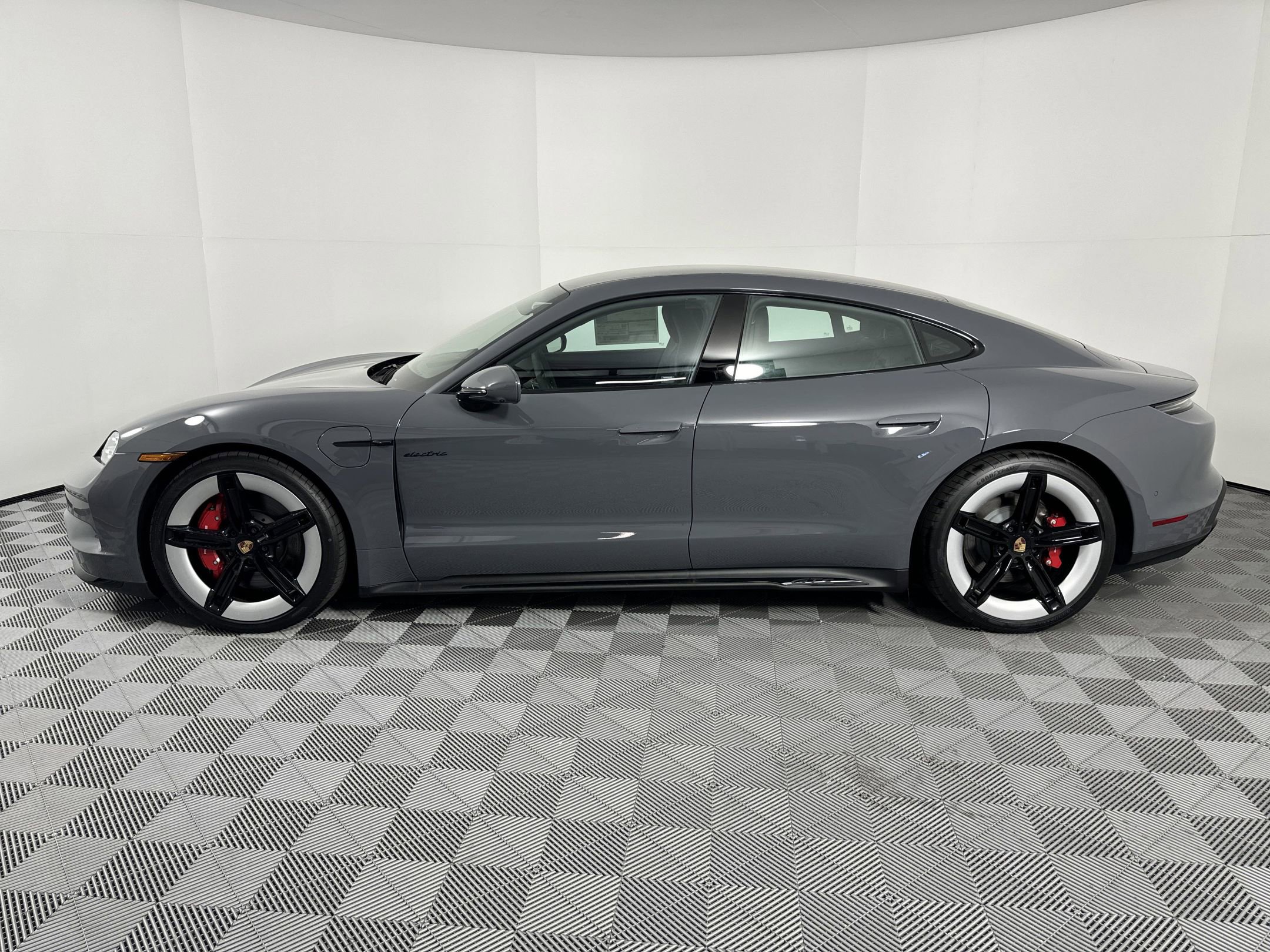 Used 2025 Porsche Taycan GTS image 2