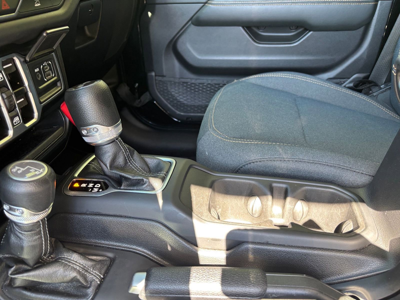 Used 2025 Jeep Wrangler Sahara image 41