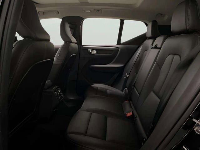 Used 2025 Volvo XC40 B5 Core image 52