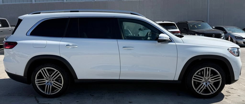 Used 2025 Mercedes-Benz GLS 450 4MATIC image 5