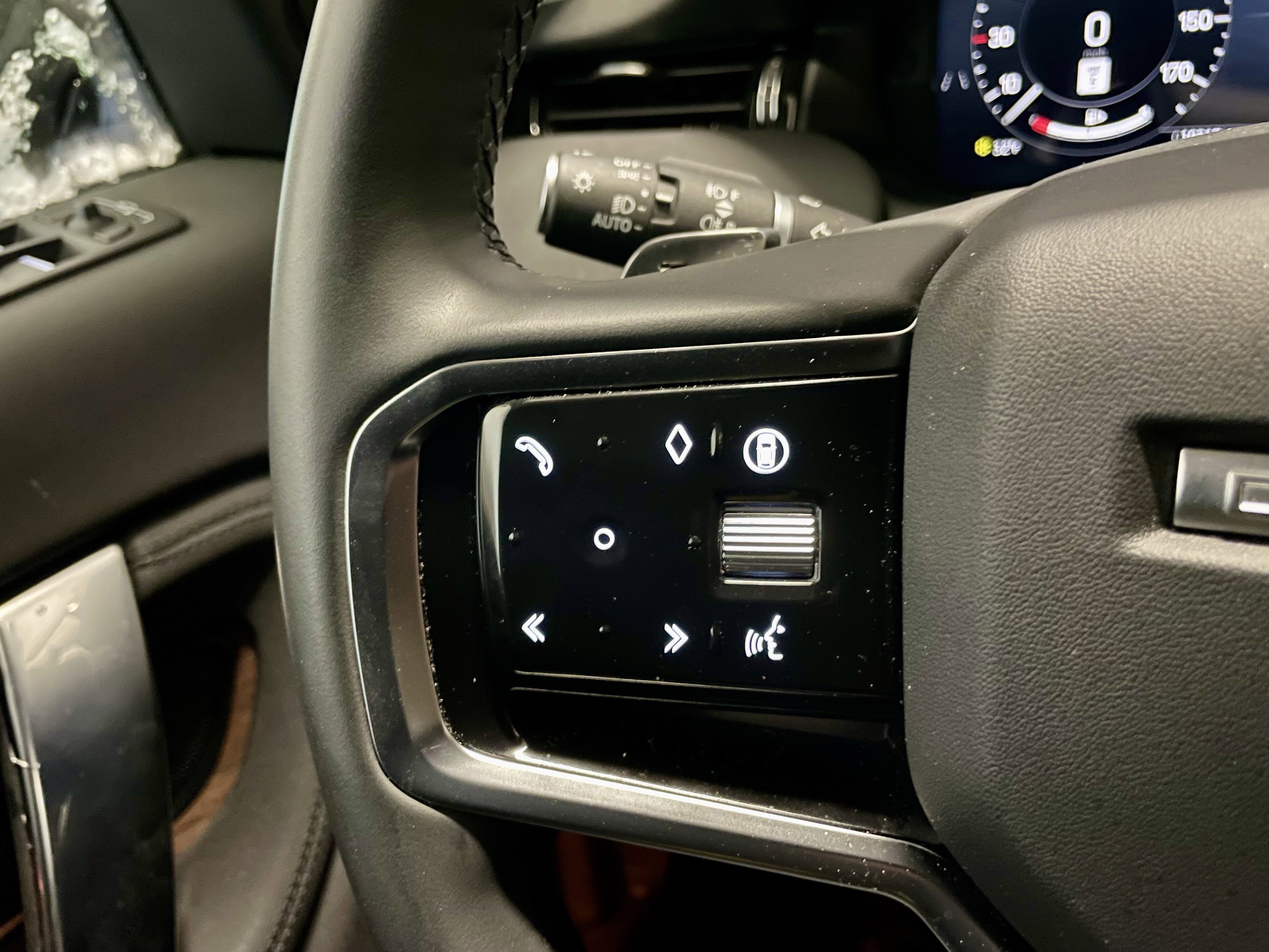 Certified 2024 Land Rover Discovery Sport S image 23