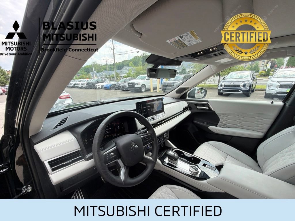 Used 2025 Mitsubishi Outlander AWD image 16
