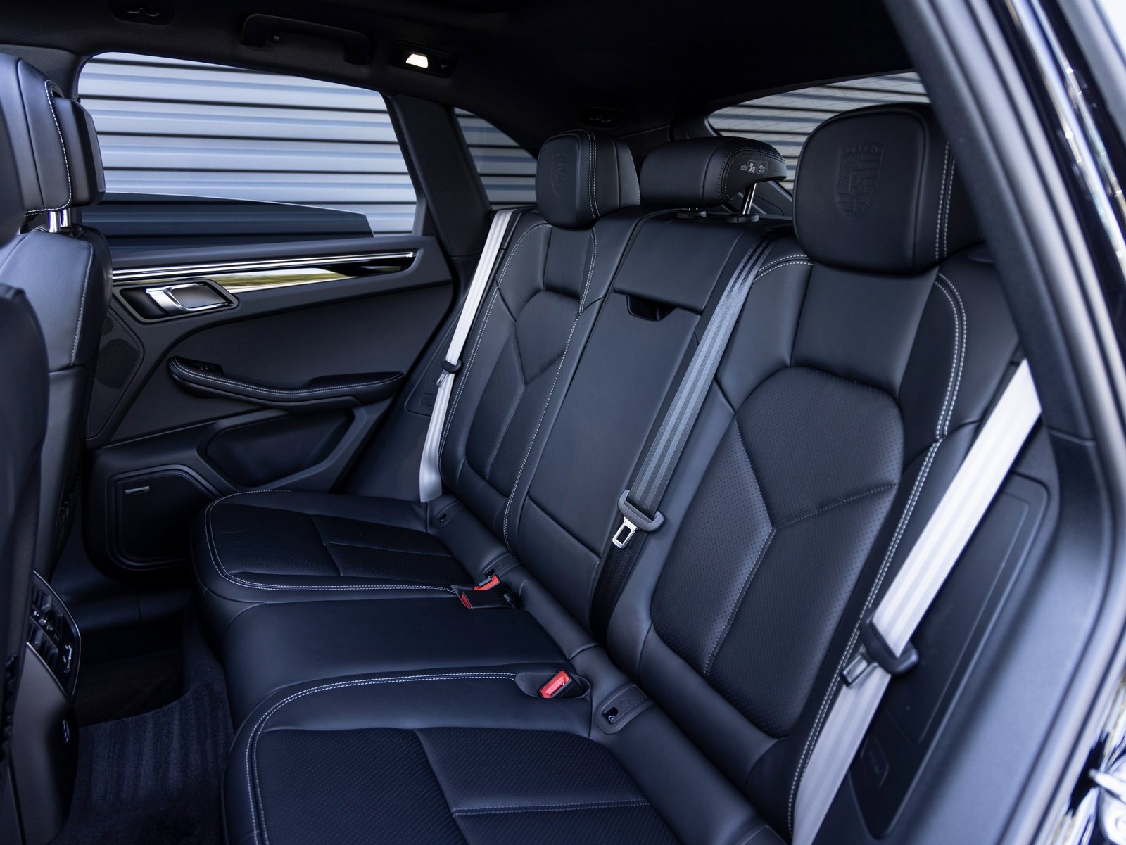 Used 2025 Porsche Macan Turbo image 27