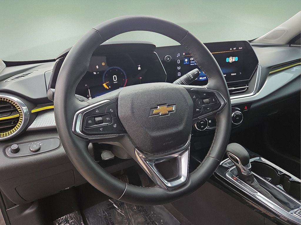 Used 2025 Chevrolet Trax LT w/ LT Convenience Package image 22