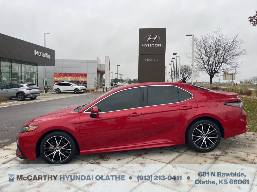 Used 2022 Toyota Camry SE image 14