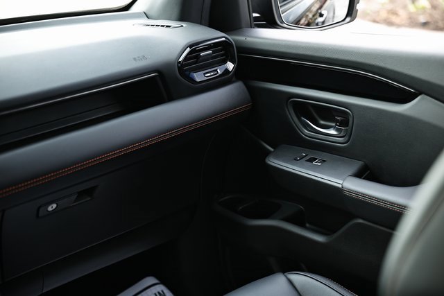 Used 2025 Honda Pilot TrailSport image 30