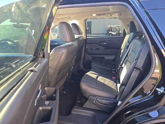 Used 2025 Nissan Pathfinder Platinum w/ Cargo Package AWD/4WD image 8