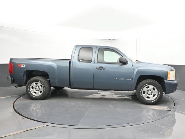 Used 2009 Chevrolet Silverado 1500 LT w/ Power Pack Plus AWD/4WD image 3