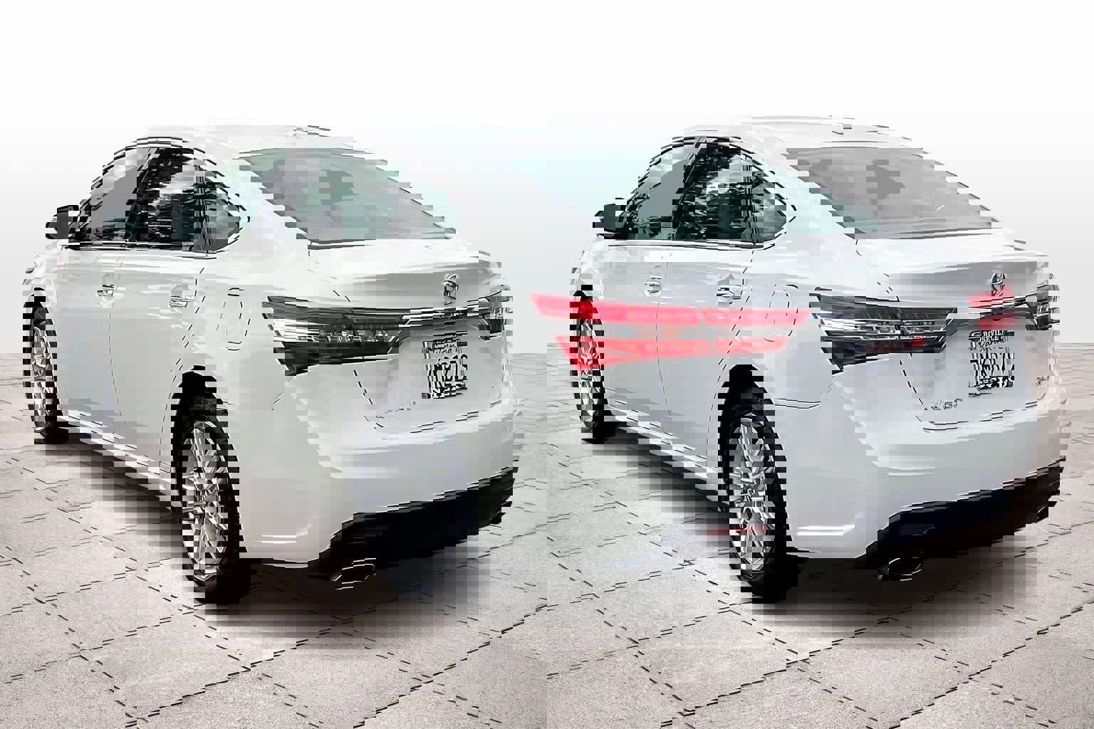 Used 2015 Toyota Avalon XLE image 13