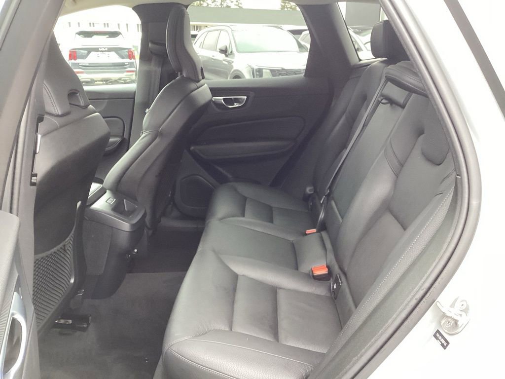 Used 2024 Volvo XC60 B5 Plus image 15