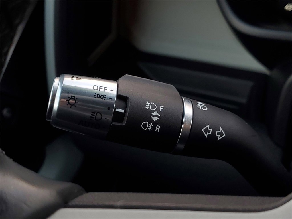 Used 2022 Land Rover Defender 90 X-Dynamic S image 15