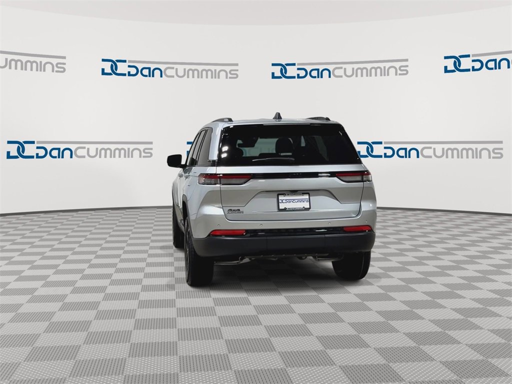 New 2025 Jeep Grand Cherokee Altitude image 8