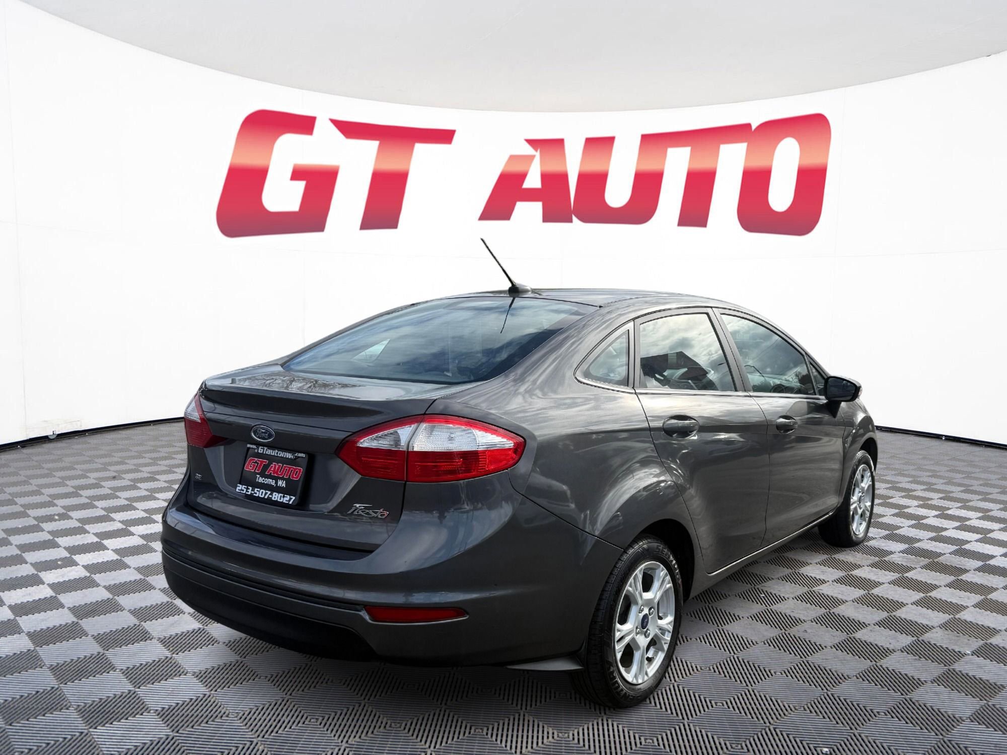 Used 2016 Ford Fiesta SE image 6