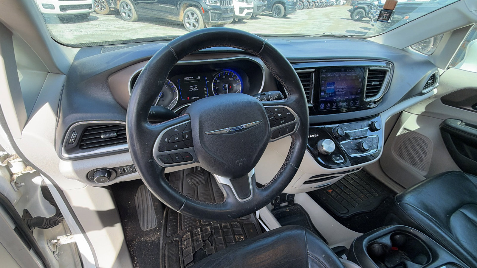 Used 2017 Chrysler Pacifica Touring-L image 20