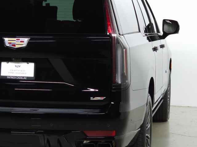 Used 2024 Cadillac Escalade ESV V w/ Heavy-Duty Trailer Package image 9