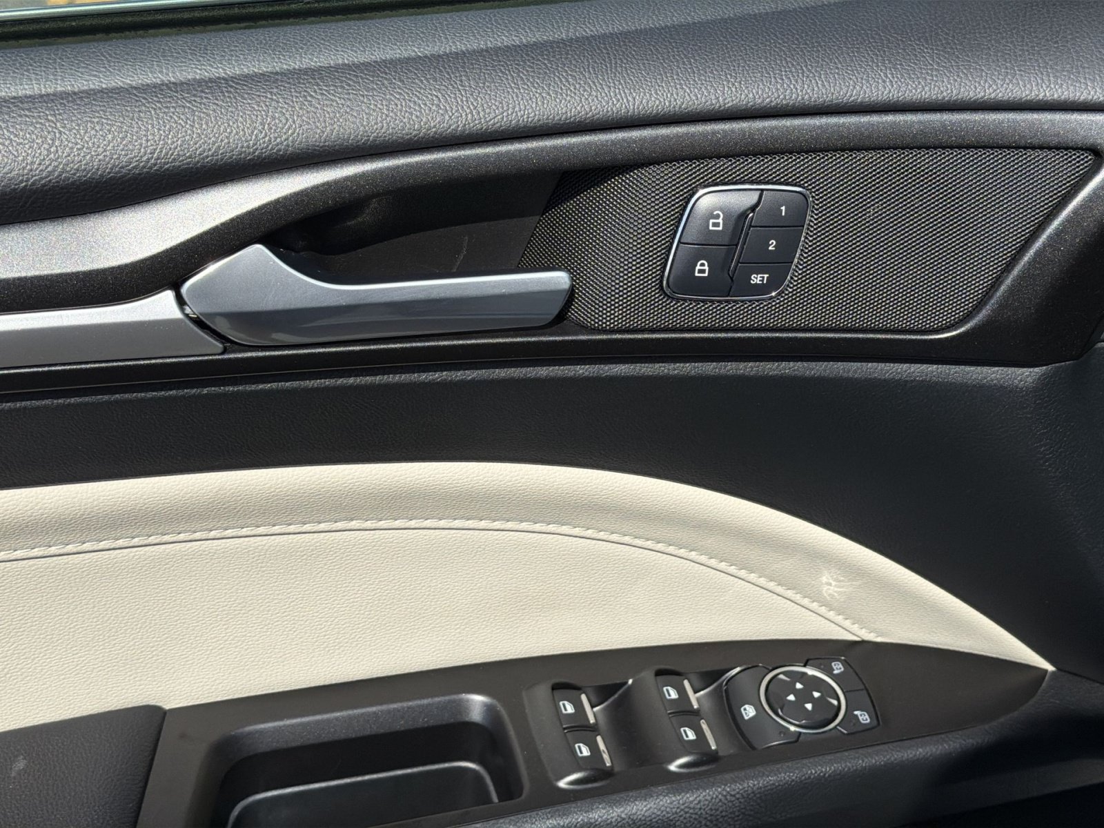 Used 2017 Ford Fusion Titanium FWD image 15