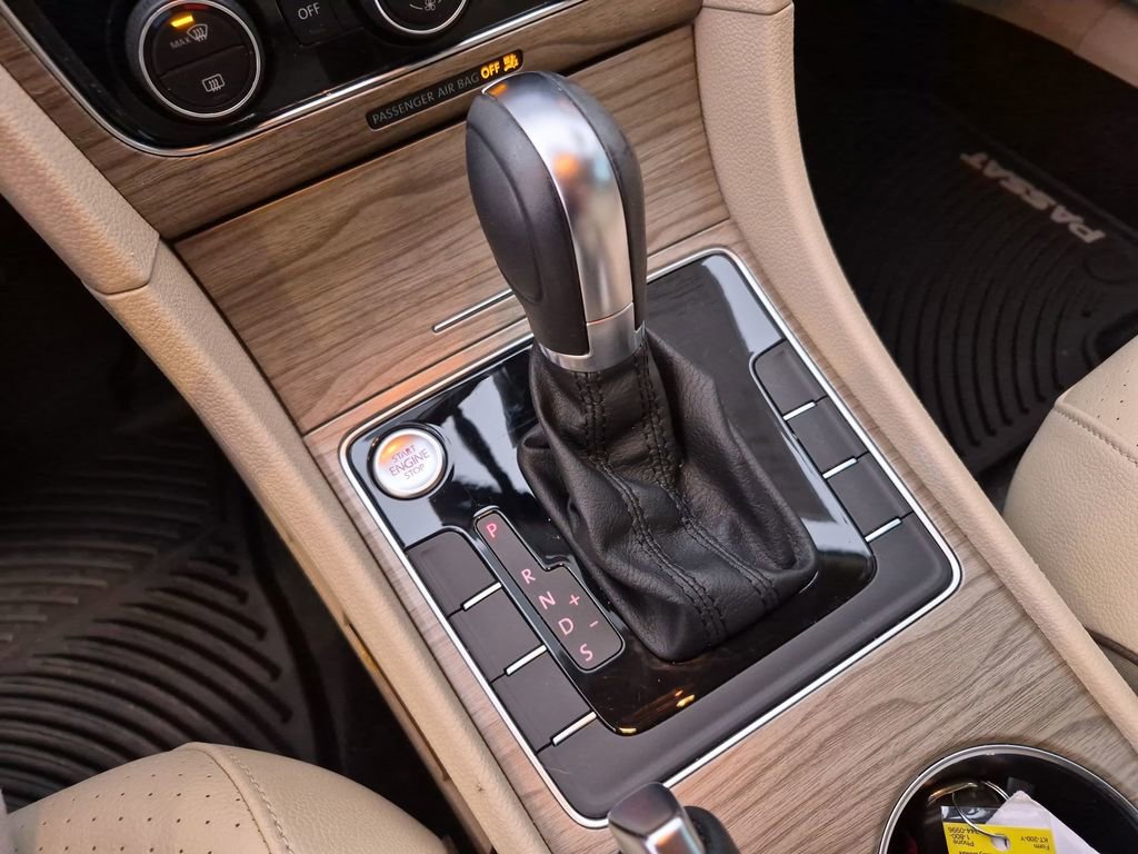 Used 2017 Volkswagen Passat 1.8T SE FWD image 29