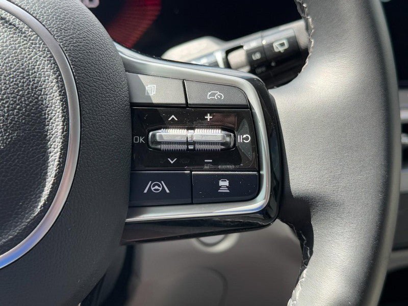 Used 2025 Kia Sorento S AWD/4WD image 18