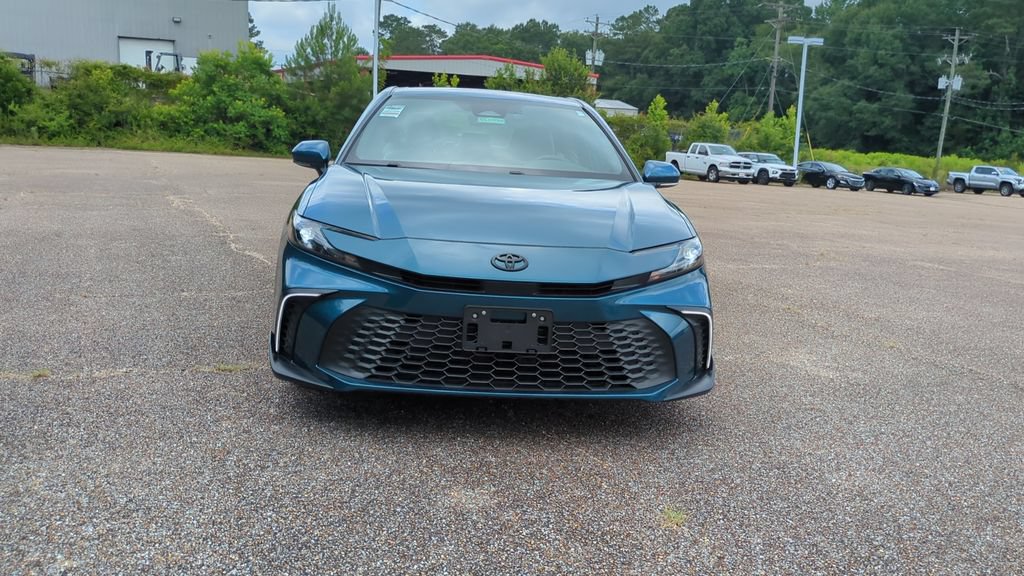 Used 2025 Toyota Camry SE w/ Convenience Package FWD image 2