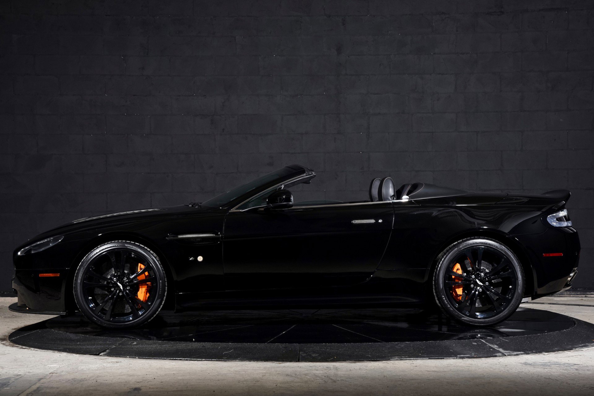 Used 2017 Aston Martin V12 Vantage S image 13