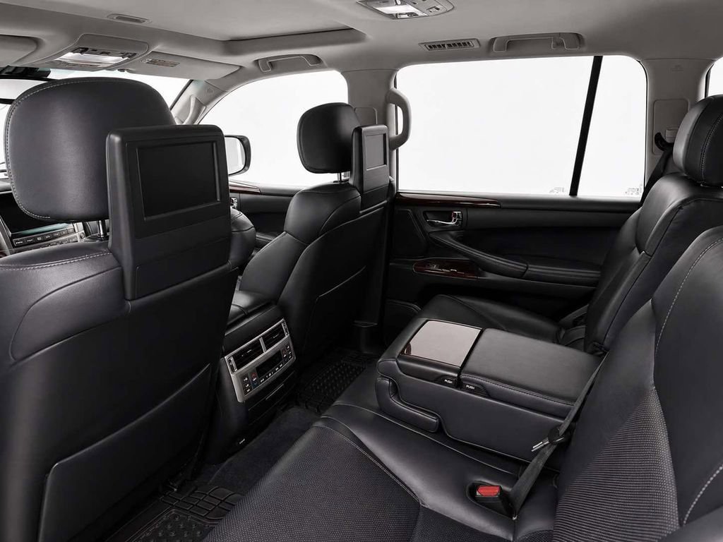 Used 2014 Lexus LX 570 4WD w/ Luxury Package image 7