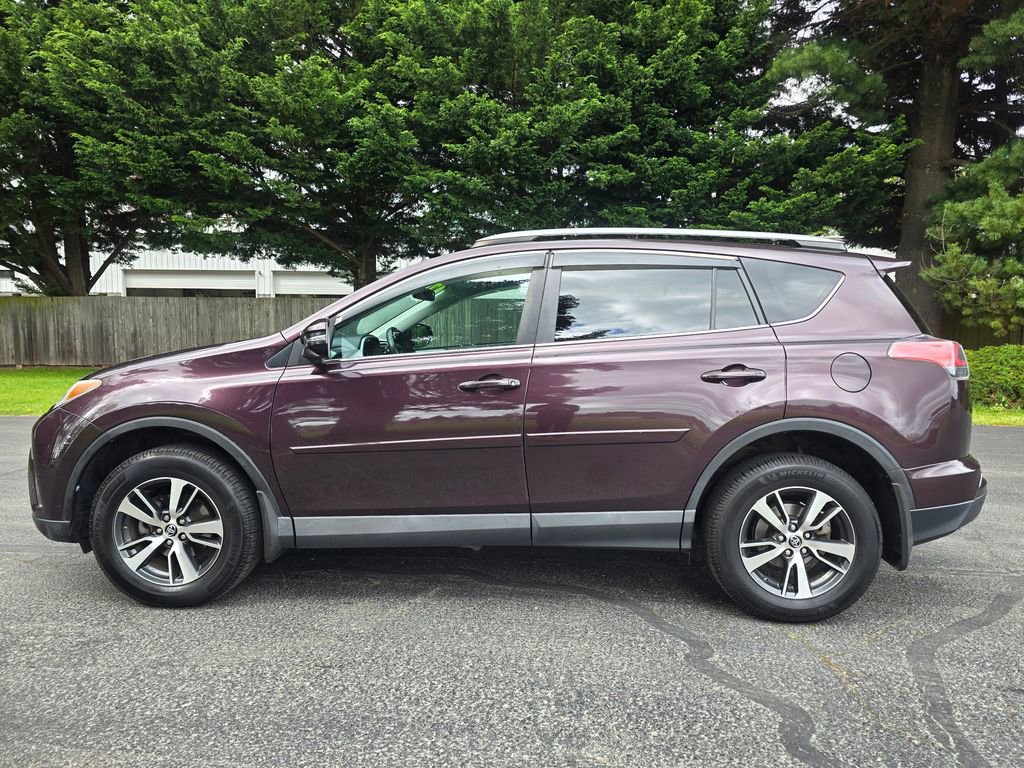 Used 2017 Toyota RAV4 XLE AWD/4WD image 3