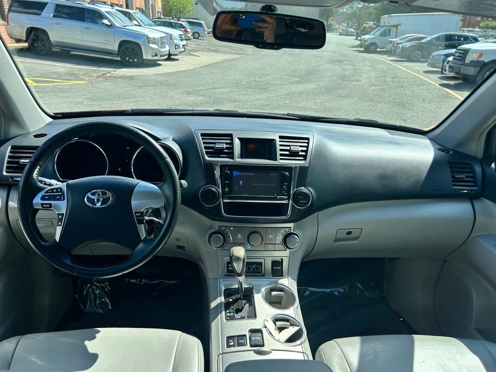 Used 2013 Toyota Highlander SE AWD/4WD image 19