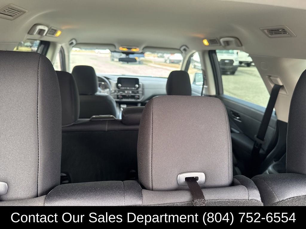 Used 2025 Nissan Pathfinder S image 13